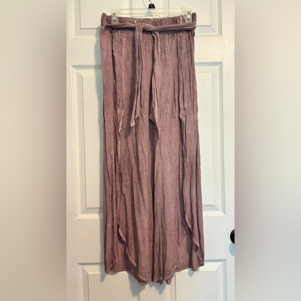 Wide Leg Split Leg Mauve Pants. Size M